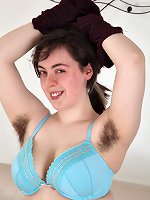 Hot milf proves she looks amazing with her hairy twat